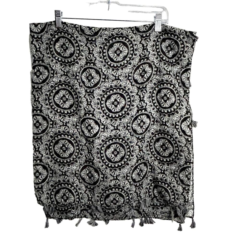 Lands End Black White Medallion Print Sarong Oblong Scarf Tassel NWT